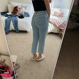 Pacsun Mom Jean. Size 26. Nothing wrong with them! Very nice quality.